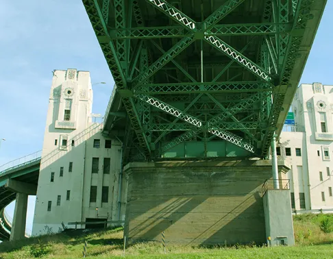 Restauration du pavillon de l’Île Sainte-Hélène sous le pont Jacques-Cartier à Montréal par Pomerleau.