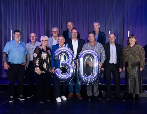 Employés de Pomerleau célébrant leurs 30 ans comme employés dans l'entreprise lors de la soirée des Jubilaires.