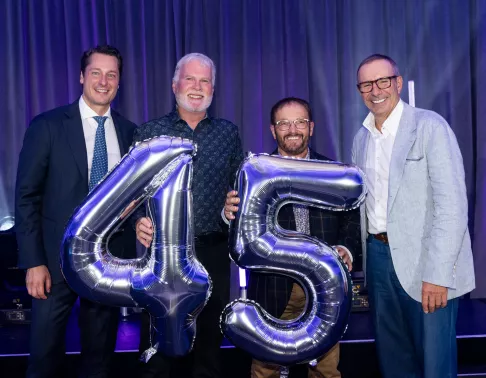 Employés de Pomerleau célébrant leurs 45 ans comme employés dans l'entreprise lors de la soirée des Jubilaires.