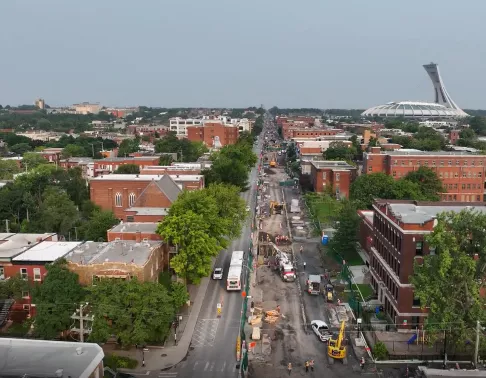 Service rapide par bus (SRB) Pie-IX de la STM à Montréal construit par Pomerleau