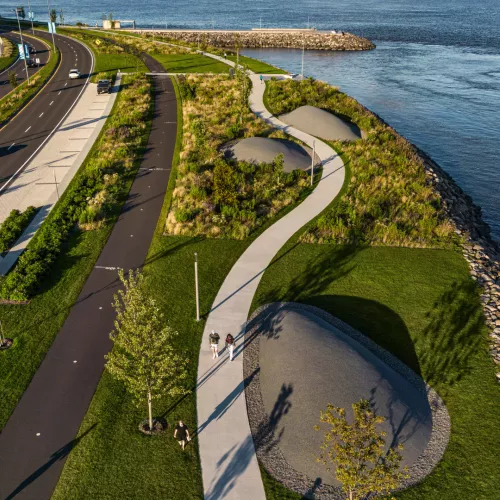 The Samuel-De Champlain Promenade, a sustainable project by Pomerleau, a key meber of the The Growing and Greening Canadian Construction Report with Pom
