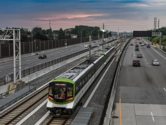 Construction du REM à Montréal par Pomerleau