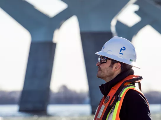 homme champlain_expertises_secteurs_210420