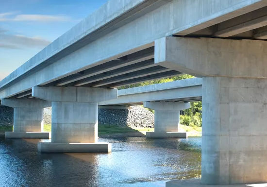 Pont_Swan_creek_lake