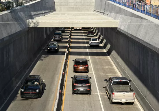 Réfection majeure du tunnel Louis-Hippolyte-La Fontaine mené par le consortium Renouveau La Fontaine (RLF), composé de Pomerleau, Eurovia et Dodin Campenon Bernard. 