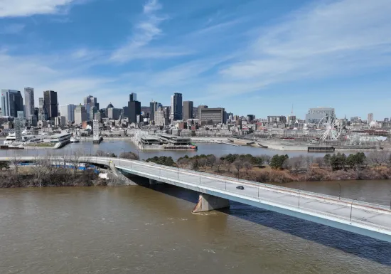 Revitalisation du pont de la Concorde par Pomerleau qui relie Montréal au parc Jean-Drapeau | Revitalization of the Pont de la Concorde by Pomerleau, connecting Montreal to Parc Jean-Drapeau.