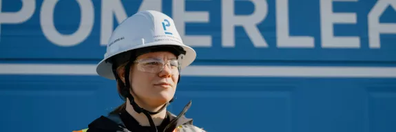 Pomerleau's worker on the construction site in Montreal, Quebec, an example of safety procedures by Pomerleau in the bridge and infrastructure restoration sector 