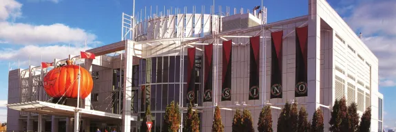 Opening of the Casino du Lac-Leamy in Gatineau, a project delivered by Pomerleau in 12 months.