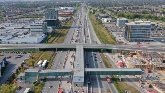 La construction du REM, Réseau Express Metropolitain, un des grands projets construit par Pomerleau.