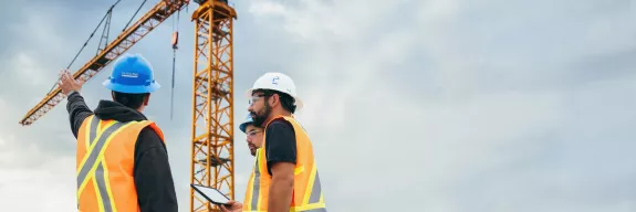 Worker on a construction site, an example of Pomerleau's expertise in the Civil and Infrastructure Construction Sector