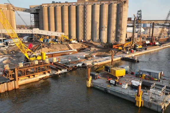 View of the construction of the Port of Trois-Rivières in Quebec by Pomerleau