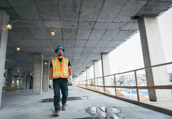 Pomerleau construction worker on a construction site in the Greater Toronto Region in Ontario