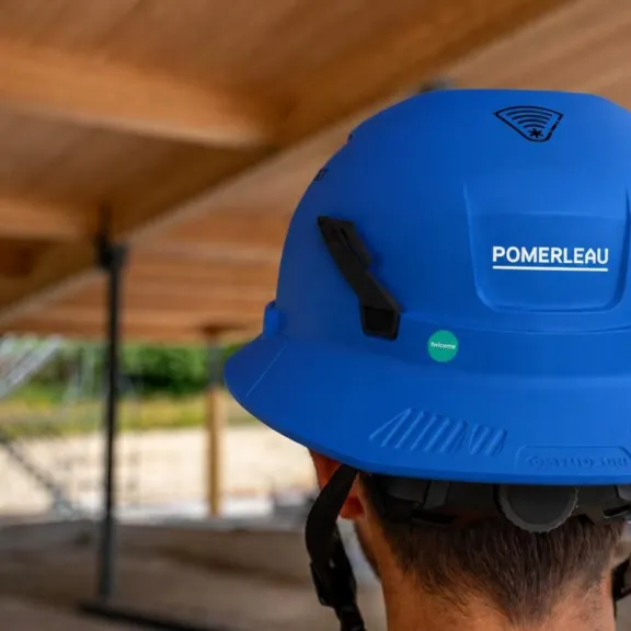 Pomerleau adopte les casques de type 2 avec jugulaire sur tout ses chantiers.