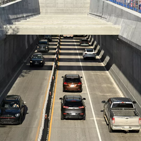 Réfection majeure du tunnel Louis-Hippolyte-La Fontaine mené par le consortium Renouveau La Fontaine (RLF), composé de Pomerleau, Eurovia et Dodin Campenon Bernard. 