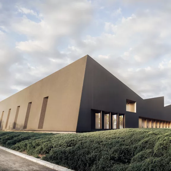 Toronto’s Multi-Function Paramedic Station Render, a new healthcare infrastructure constructed by Pomerleau in Ontario.