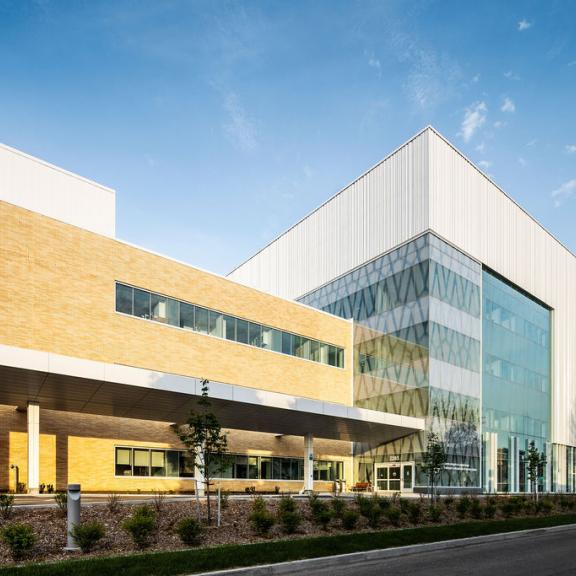 complexe hospitalier derrière l’Hôpital de l'Enfant-Jésus