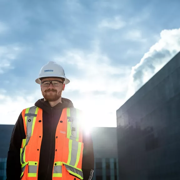 construction worker with hard hat and googles