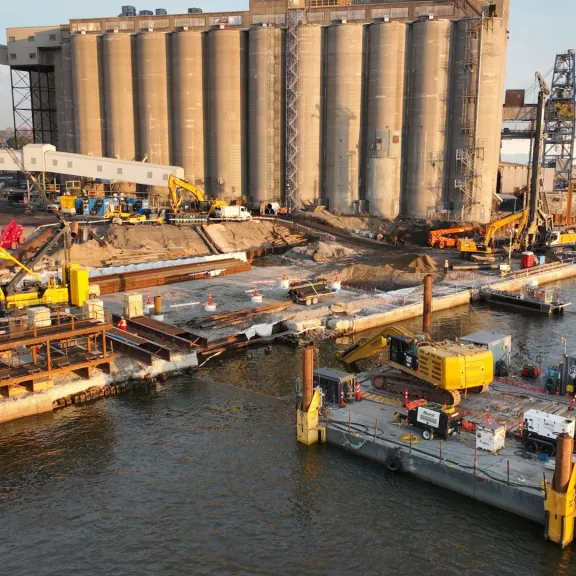 View of the construction of the Port of Trois-Rivières in Quebec by Pomerleau