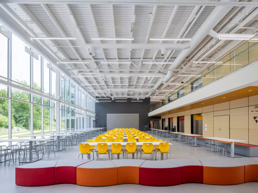 Plateau High School in Gatineau, Quebec, an example of a school construction project by Pomerleau