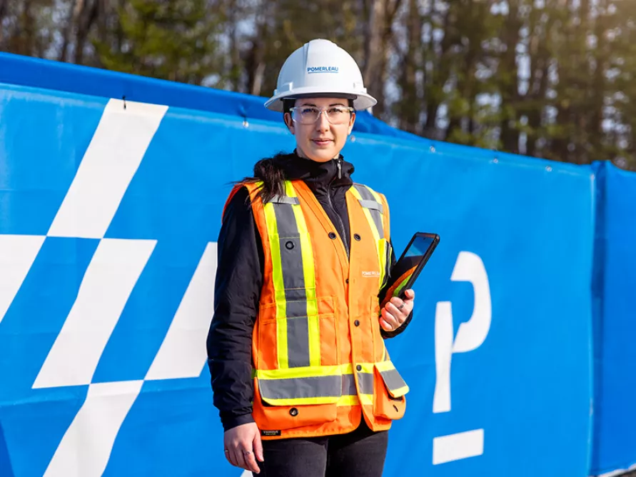 Worker on a construction site - Contact us for Pomerleau's expertise in the Civil and Infrastructure Sector