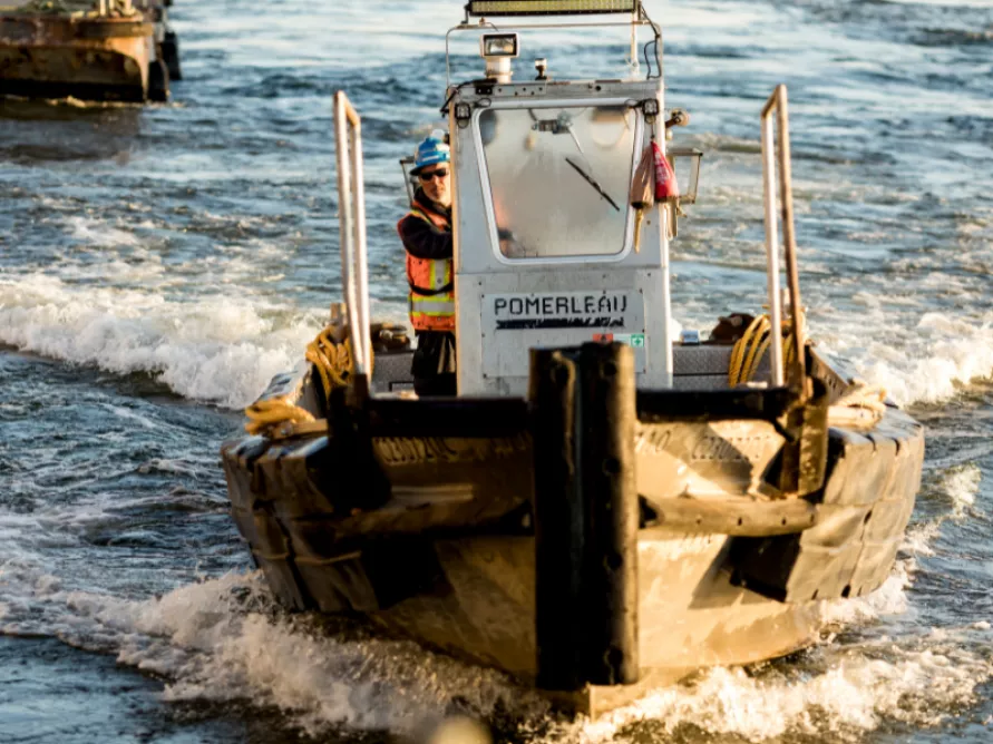 Pomerleau's worker at sea during the construction of the Quay 28 of the Port of Montréal