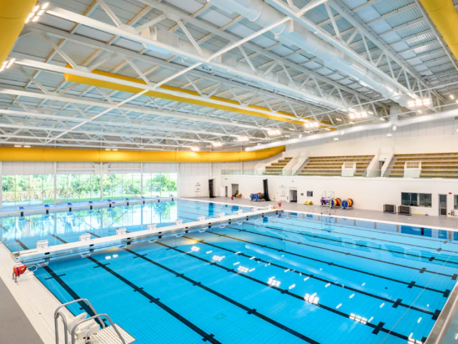 Laval Aquatic Complex in Québec, an example of a recreational construction project built by Pomerleau