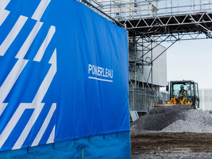 Pomerleau worker on a construction site doing earthworks