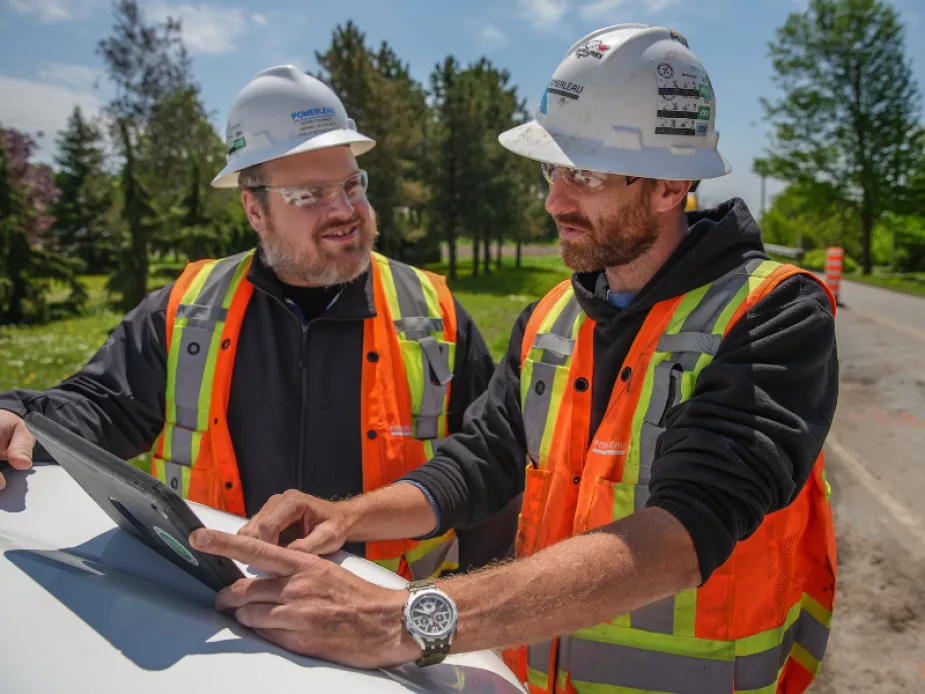 Pomerleau's workers on a construction site during the looping of gas lines between Sainte-Brigide and Saint-Alexandre, in Quebec  , an example of Pomerleau's expertise in the Energy Sector