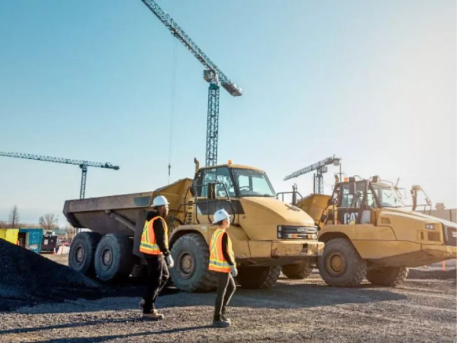 Pomerleau's worker on a massive project in earthworks solutions 
